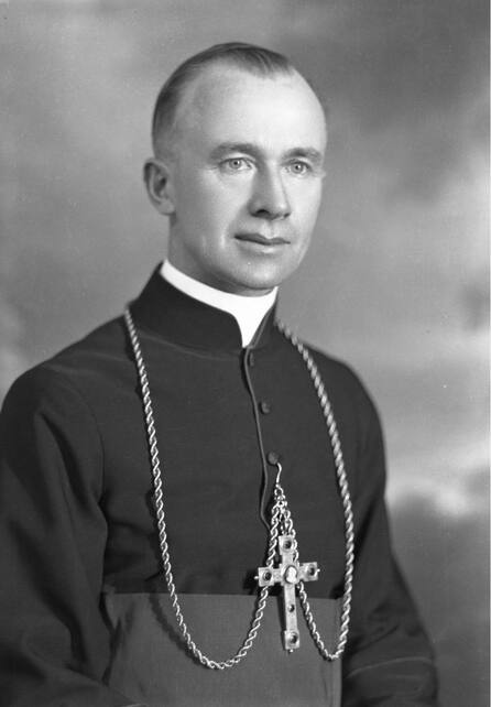 Photo Mgr N.-A. Labrie en 1938 – Fonds J.E. Livernois, BANQ