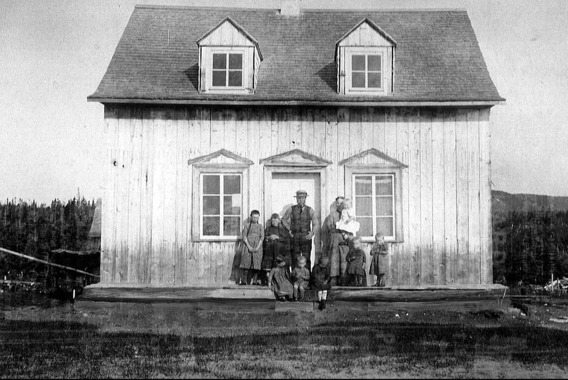 Photo Maison familiale des Labrie à Godbout à la fin du 19e siècle